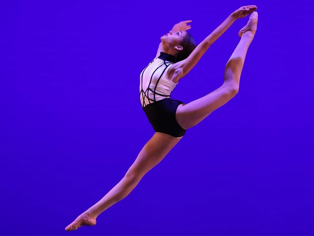 Lyrical contemporary dance at Miami Royal Ballet